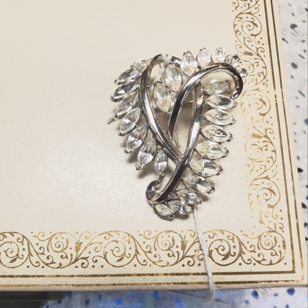 Vintage CROWN TRIFARI Rhinestone Silver Rhodium Leaf Brooch